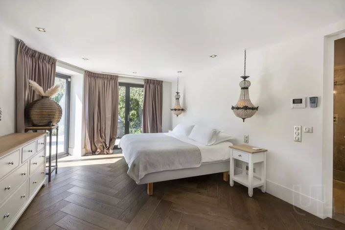 Image No.10-5 Bed House for sale