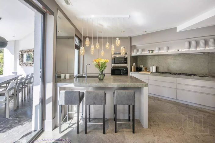 Image No.6-5 Bed House for sale