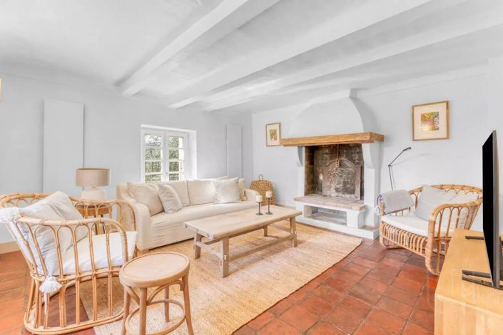 Image No.8-7 Bed House for sale