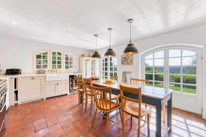 Image No.9-7 Bed House for sale