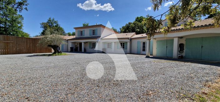 Image No.1-4 Bed Property for sale