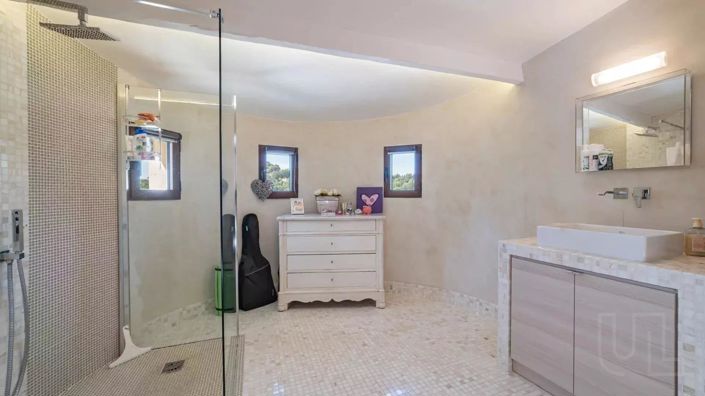 Image No.13-5 Bed House for sale