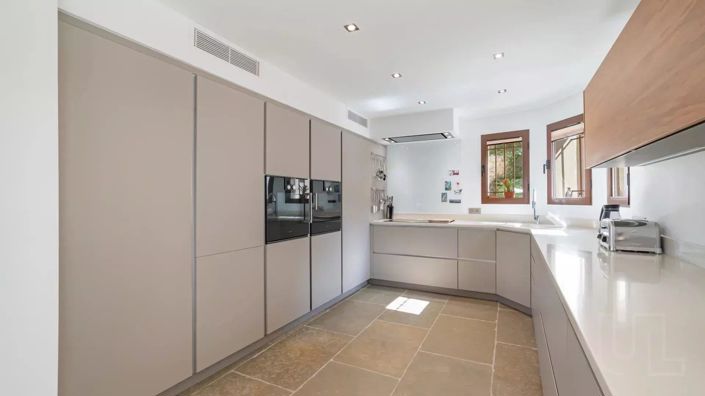 Image No.4-5 Bed House for sale