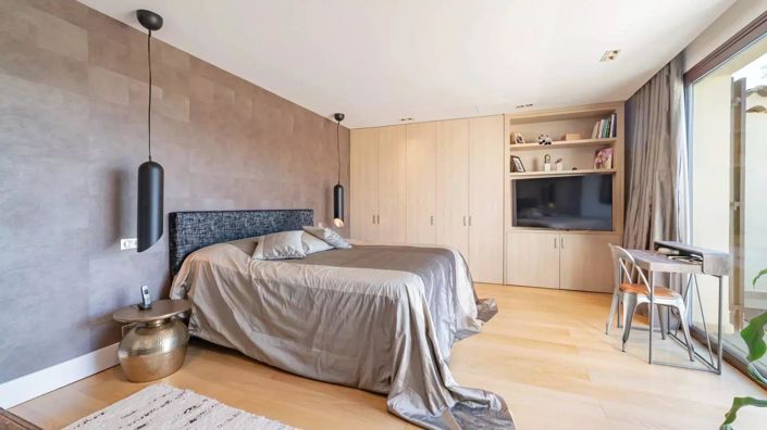 Image No.6-5 Bed House for sale