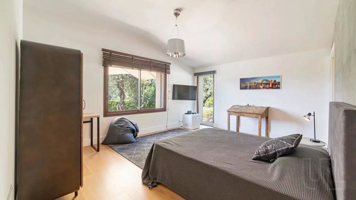 Image No.9-5 Bed House for sale