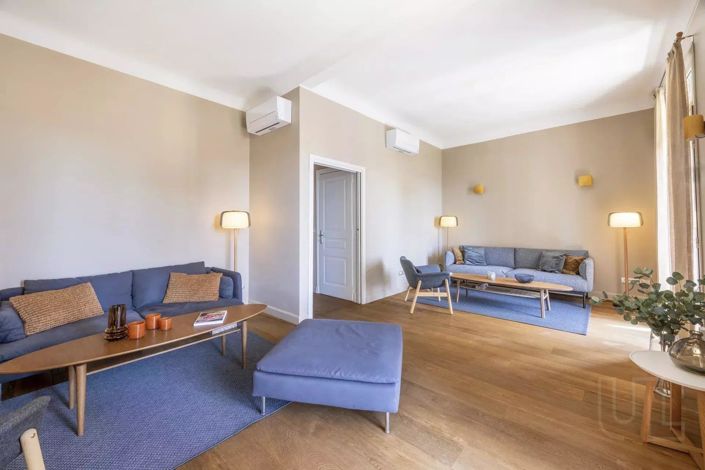 Image No.8-5 Bed House for sale