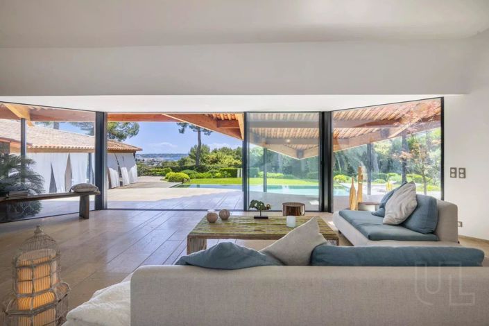 Image No.7-5 Bed House for sale