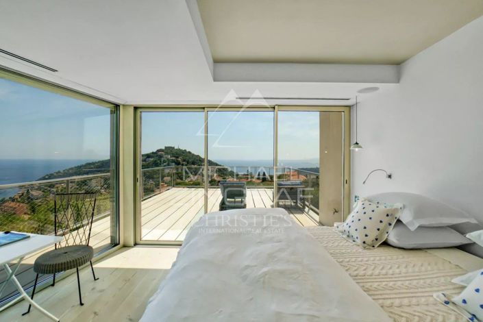 Image No.9-6 Bed House for sale