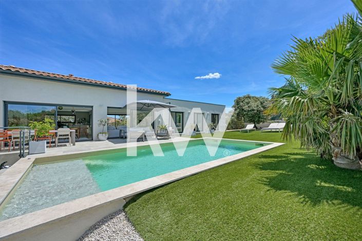 Image No.1-4 Bed Property for sale