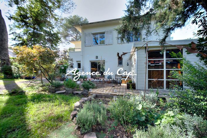 Image No.1-4 Bed House for sale