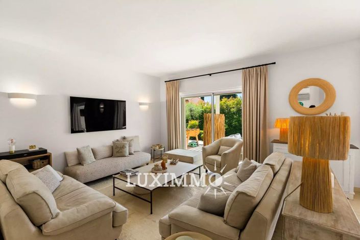 Image No.6-5 Bed House for sale