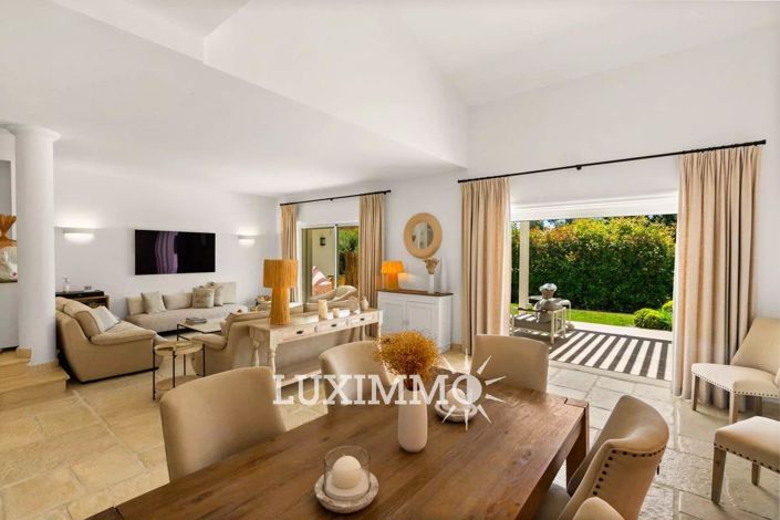 Image No.8-5 Bed House for sale