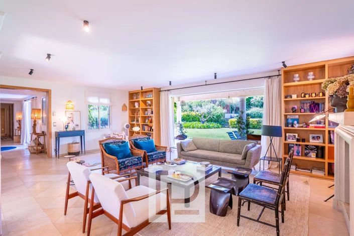 Image No.4-5 Bed House for sale