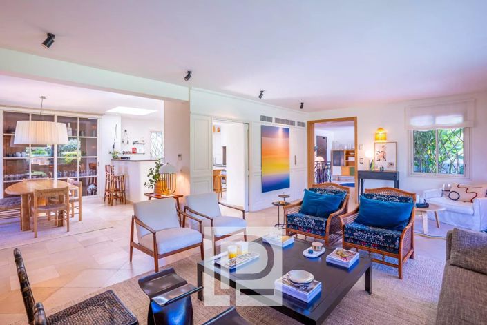 Image No.6-5 Bed House for sale