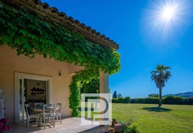 Maison de 3 chambres à vendre à Grasse