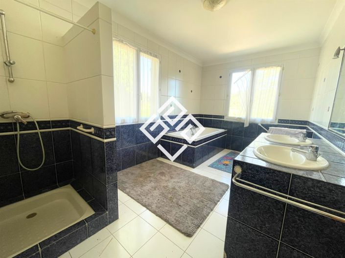 Image No.11-5 Bed House for sale