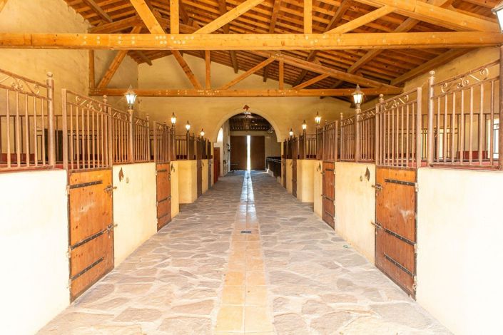 Image No.8-4 Bed House for sale