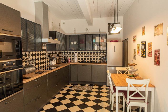 Image No.11-5 Bed House for sale