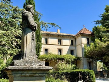 11 Bed Property for sale