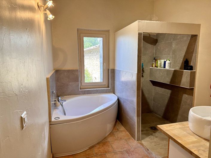 Image No.8-11 Bed Property for sale