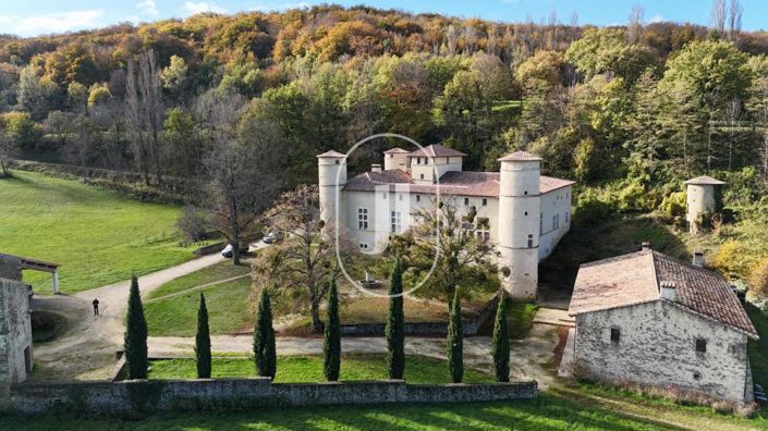 Le Po&#235;t-C&#233;lard, Property