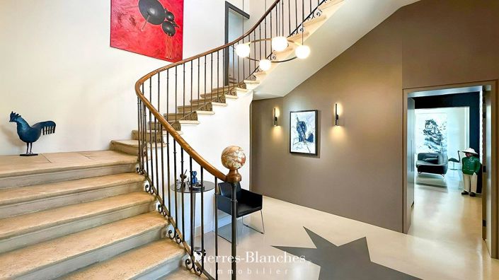 Image No.6-6 Bed House for sale