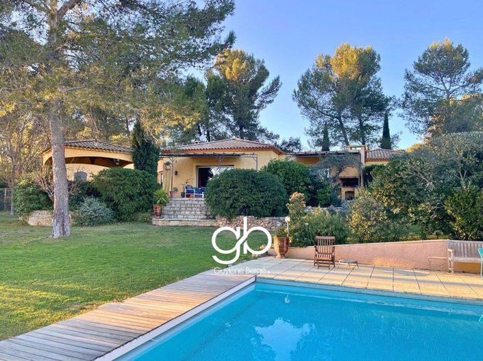 Image No.1-6 Bed Property for sale