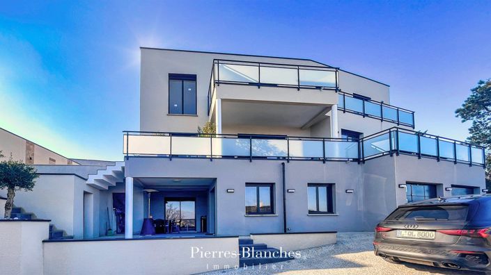 Image No.1-4 Bed House for sale