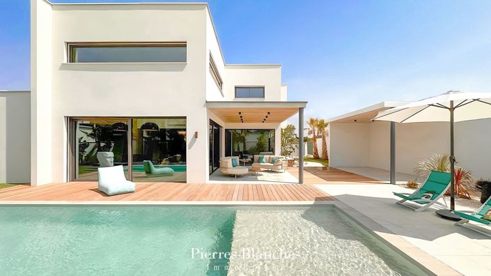 Image No.1-4 Bed Property for sale