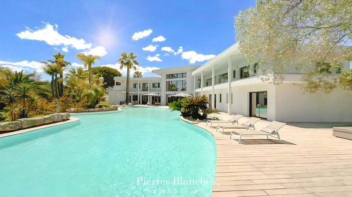 Image No.1-6 Bed Property for sale