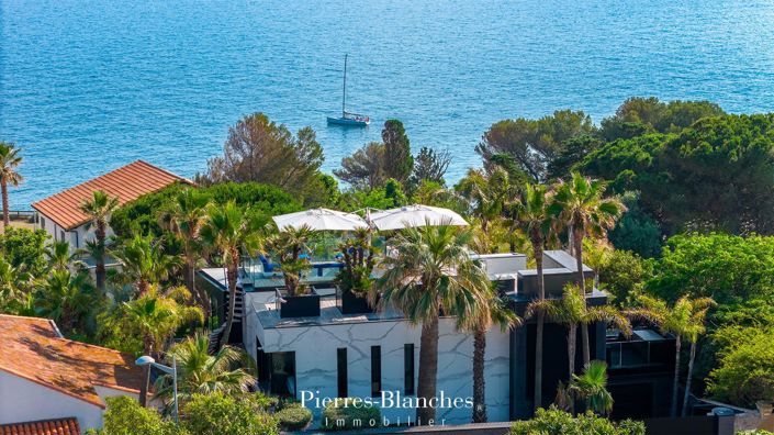 Image No.1-4 Bed Property for sale