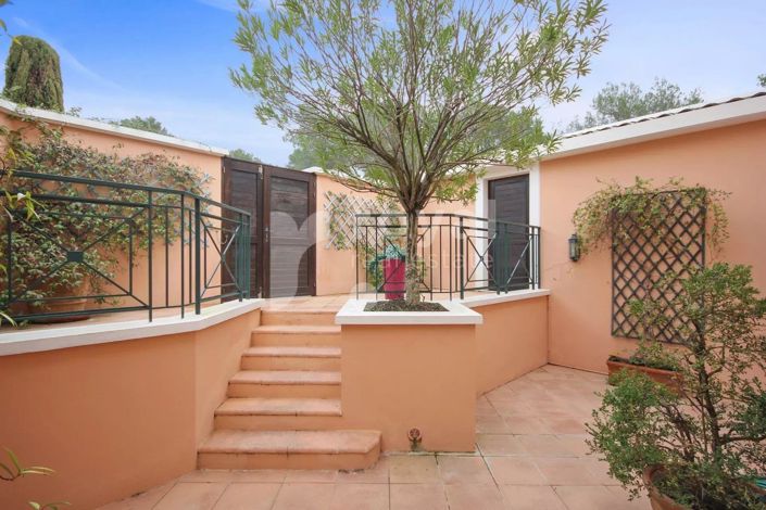 Image No.3-4 Bed House for sale