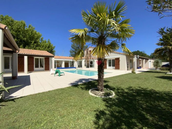 Image No.1-5 Bed House for sale