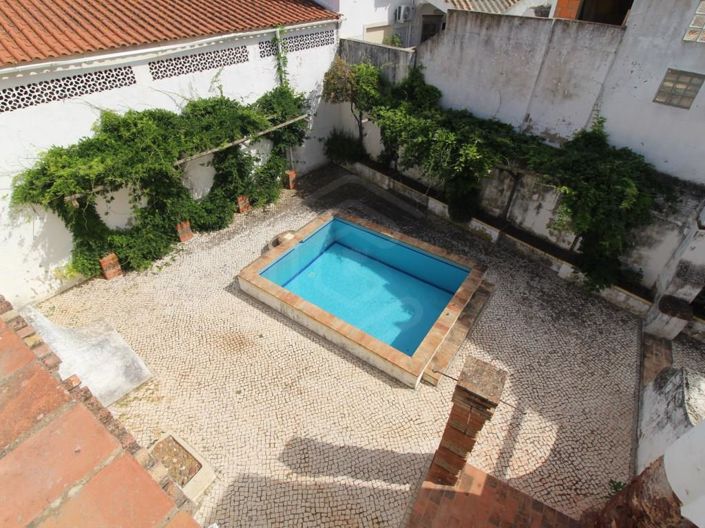 Image No.1-4 Bed House for sale