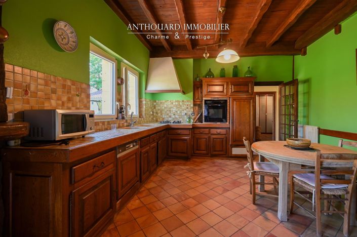 Image No.17-6 Bed House for sale