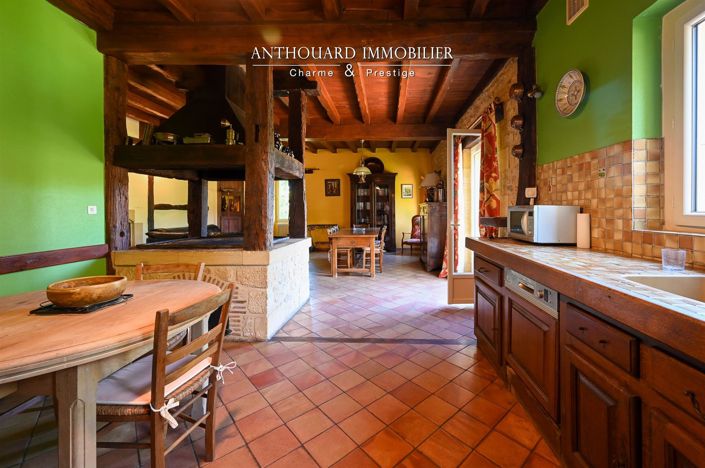 Image No.18-6 Bed House for sale