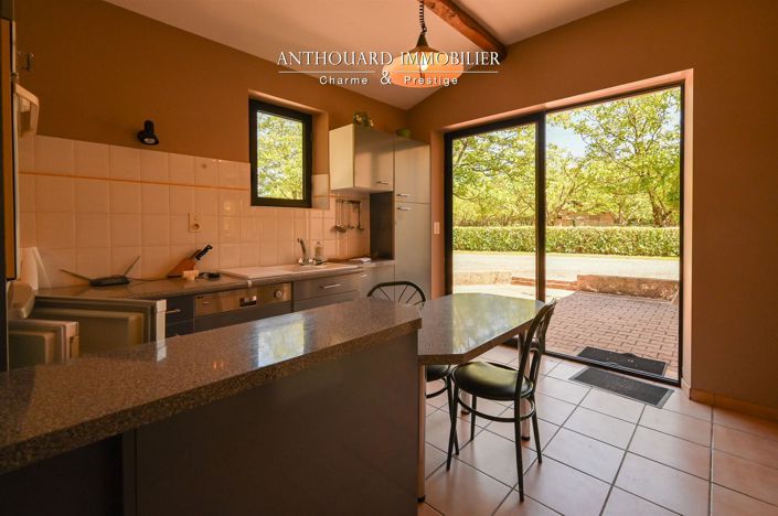 Image No.30-6 Bed House for sale