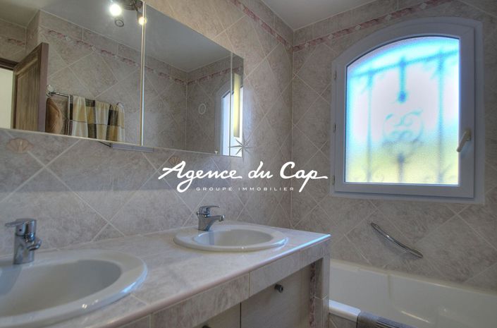 Image No.8-4 Bed House for sale