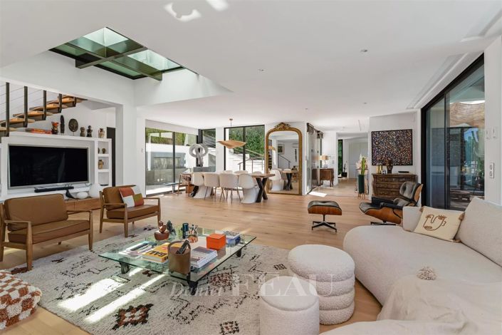 Image No.1-5 Bed House for sale