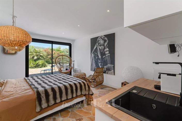 Image No.13-5 Bed House for sale