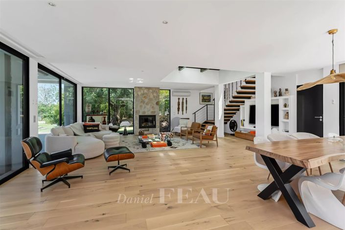 Image No.3-5 Bed House for sale