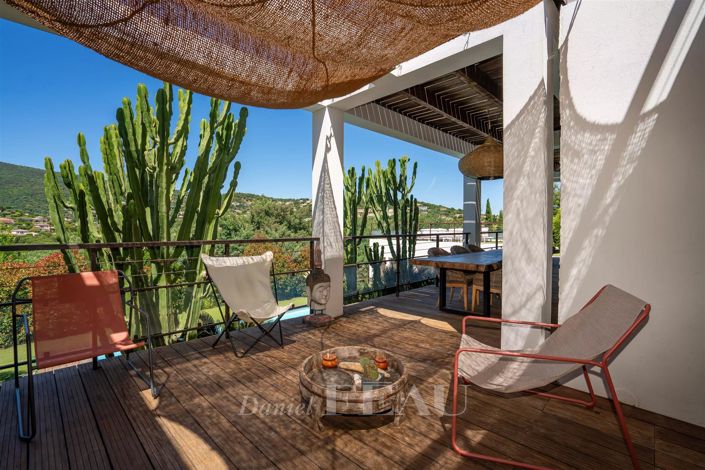 Image No.6-5 Bed House for sale