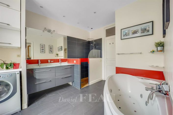 Image No.12-6 Bed Apartment for sale