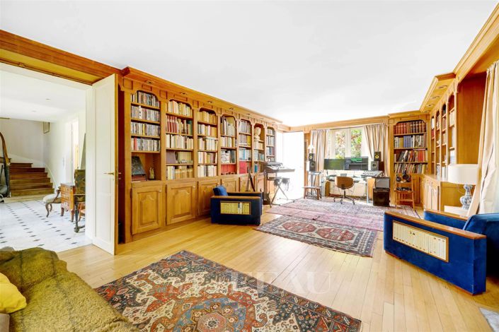 Image No.10-7 Bed House for sale