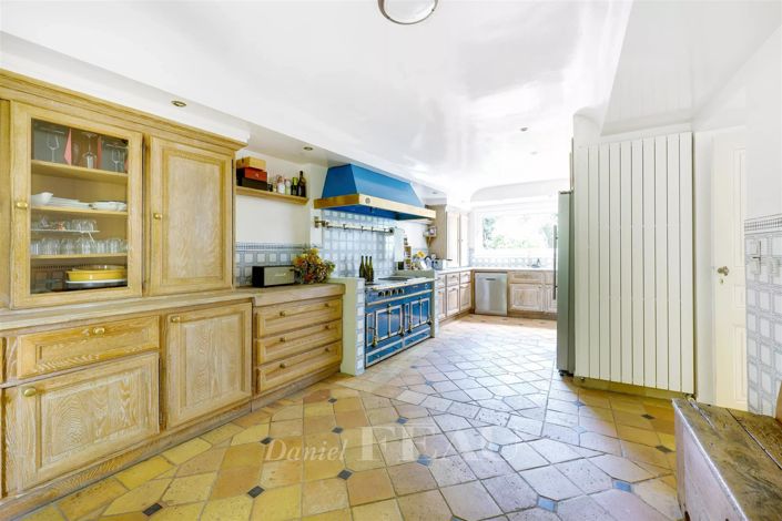 Image No.11-7 Bed House for sale