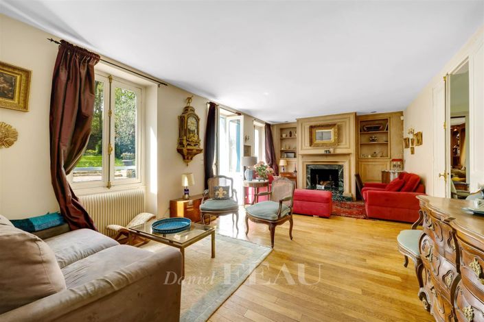 Image No.7-7 Bed House for sale