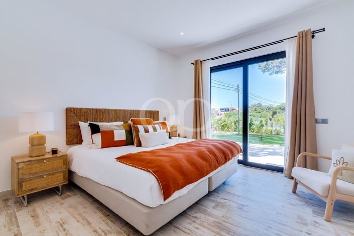 Image No.11-3 Bed House for sale