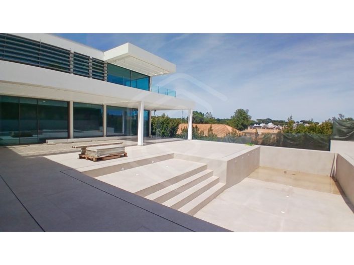 Image No.12-4 Bed House for sale