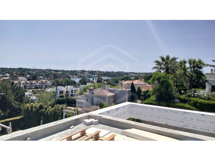 Image No.20-4 Bed House for sale