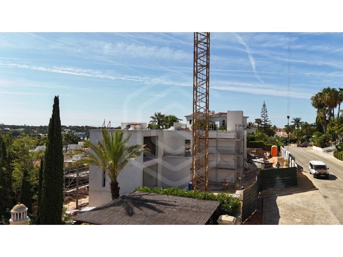 Image No.24-4 Bed House for sale